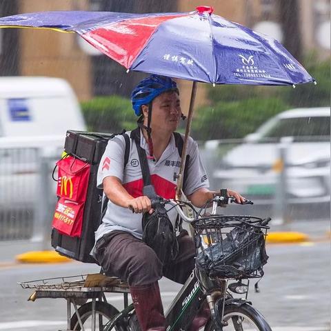 10号台风最新消息，风雨兼程，密切关注